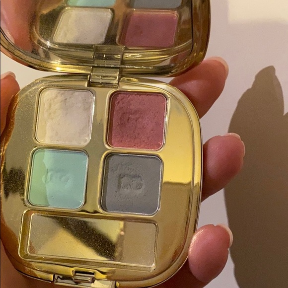 Dolce & Gabbana Eyeshadow Makeup - Picture 2 of 4